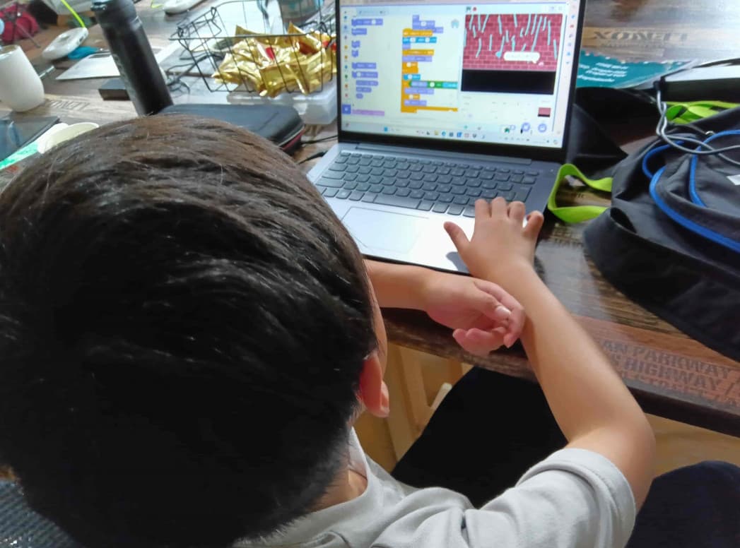 やってみよう!プログラミング!第32回 CoderDojo八戸@鮫のゲストハウスDrop in thumbnail