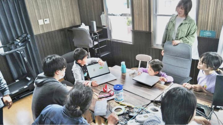 第22回 CoderDojo八戸@鮫のゲストハウス with CROSS ROAD Cafe 開催しました! thumbnail