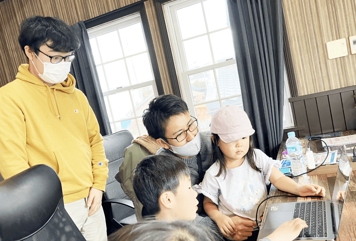 第25回 CoderDojo八戸@鮫のゲストハウス with CROSS ROAD Cafe 開催しました! thumbnail